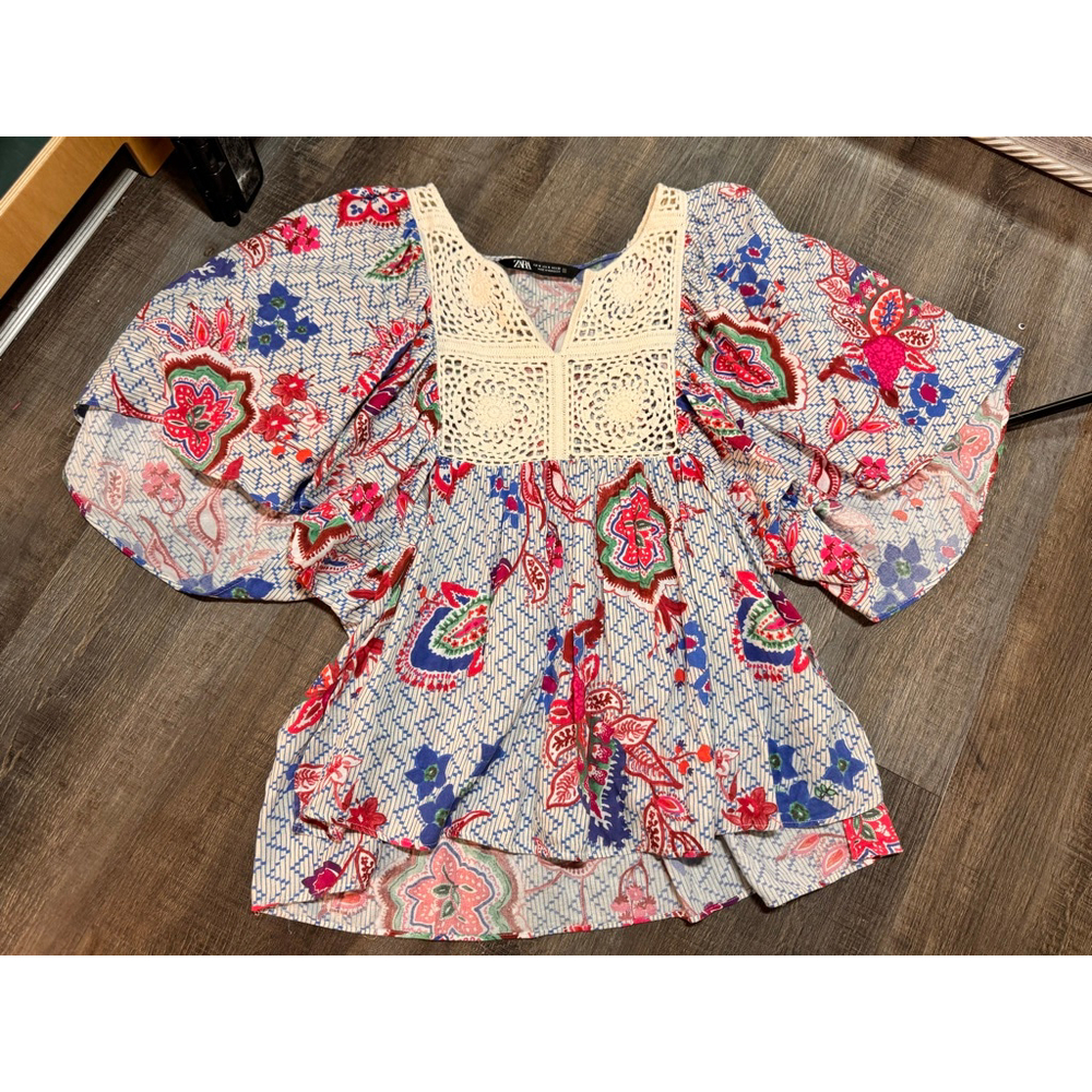 Women's ZARA Blue Pink Floral‎ Crochet V-Neck Top M